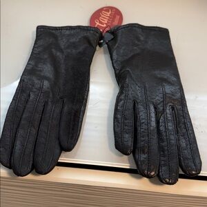 NWT Genuine LeatherBlack Gloves